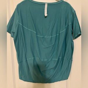 Lululemon Back in Action Short Sleeve T-
Shirt